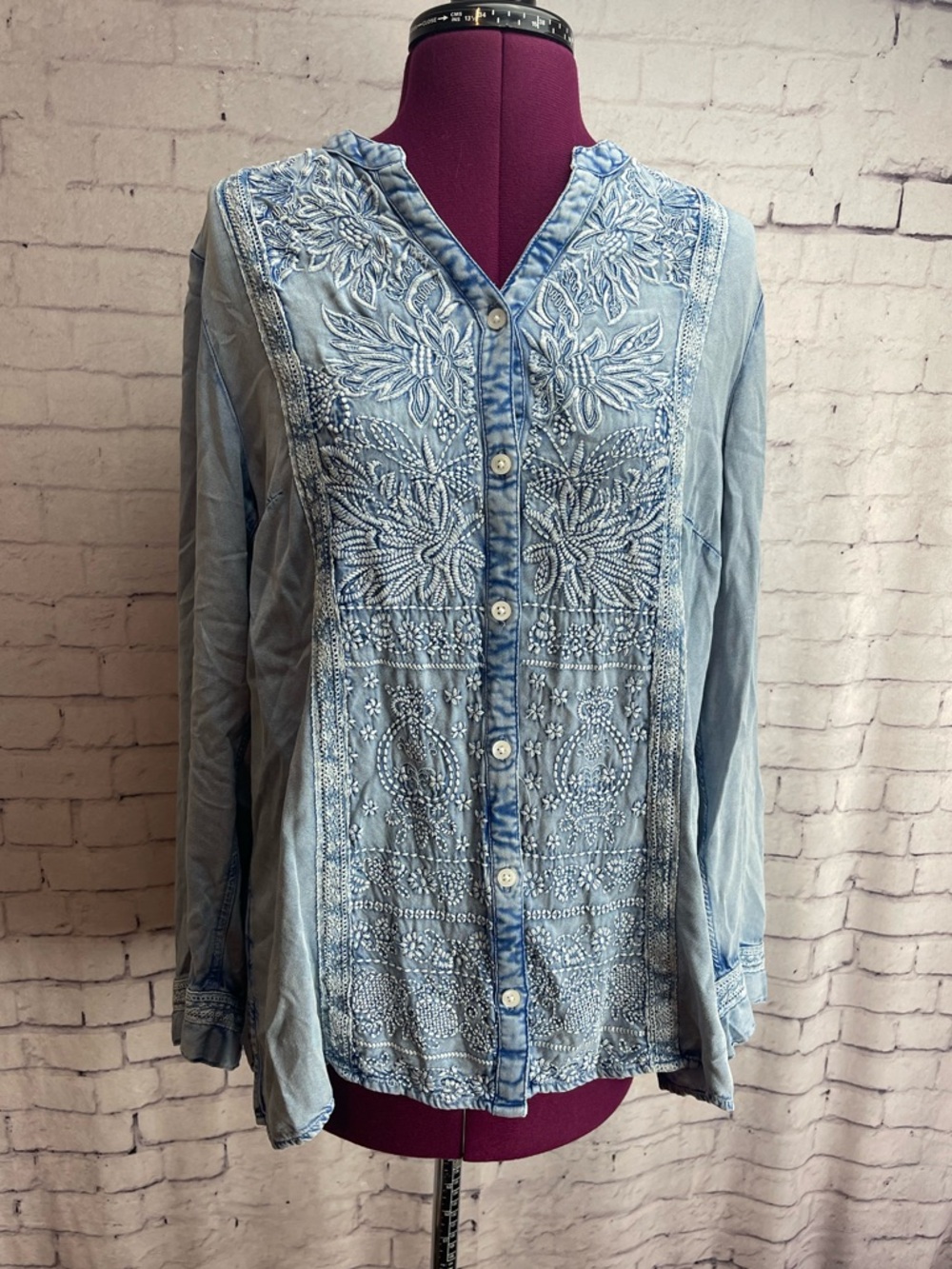 Soft surroundings size medium embroidered chambray blouse